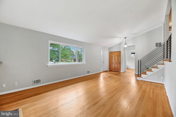 Empty room, Interior, Pendant Lights, Wood Texture Flooring