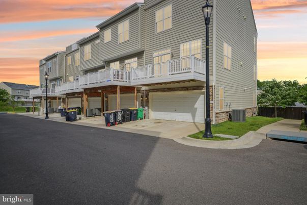 Attached, Exterior, Facade, Rowhouse