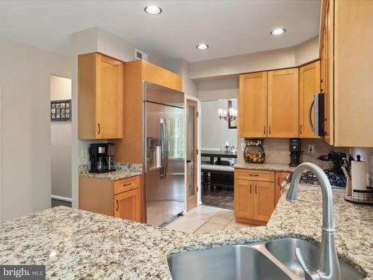 Chandelier, Interior, Kitchen, Recessed Lighting, Stainless Steel Appliances