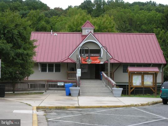 Exterior, Facade, None