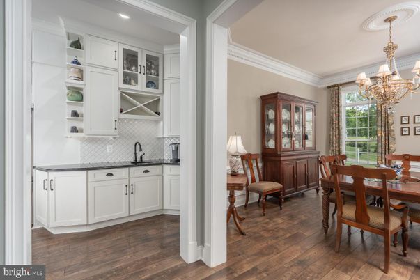 Chandelier, Dining room, Interior, Recessed Lighting, Wood Texture Flooring