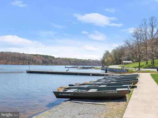 Exterior, Lake