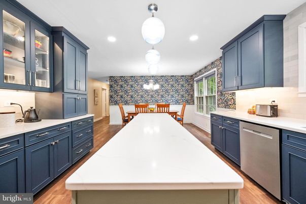 Dining room, Interior, Kitchen, Pendant Lights, Recessed Lighting, Wood Texture Flooring