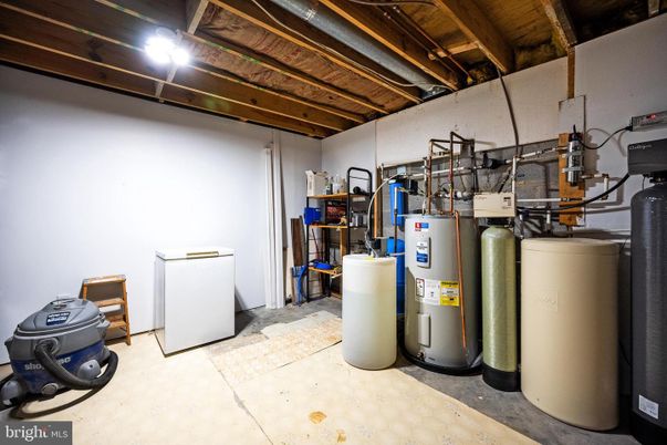 Interior, Washer, Wooden Beams