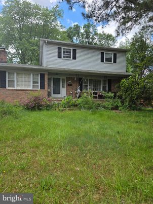 Exterior, Facade, Brick Facade, Split Level
