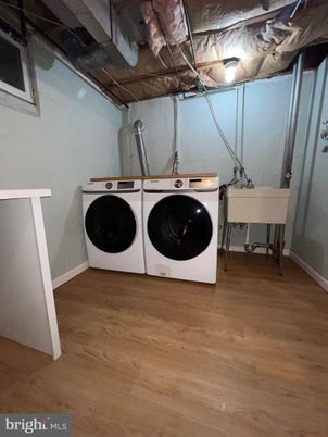 Interior, Washer, Wood Texture Flooring