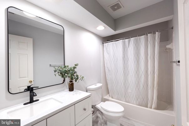 Bathroom, Interior, Recessed Lighting