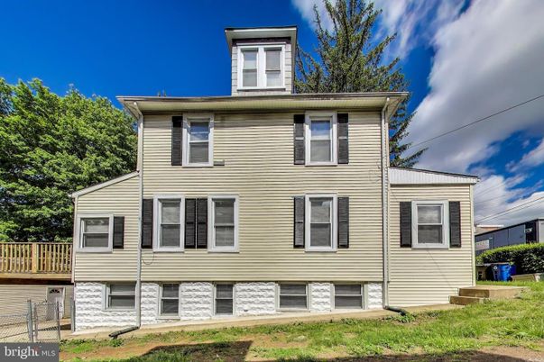 Exterior, Facade, American Foursquare
