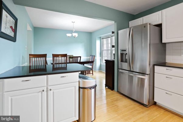 Chandelier, Dining room, Interior, Kitchen, Stainless Steel Appliances, Wood Texture Flooring