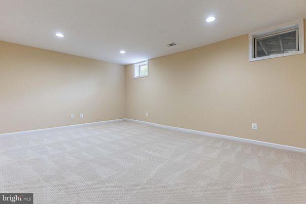 Empty room, Interior, Recessed Lighting