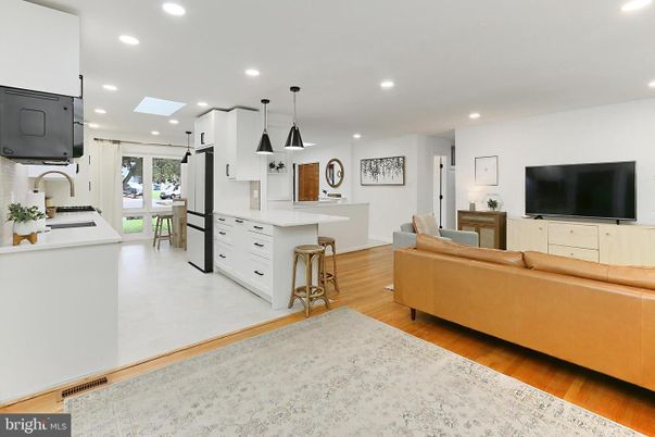 Interior, Kitchen, Living room, Pendant Lights, Recessed Lighting, Wood Texture Flooring