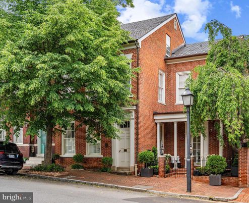 Exterior, Facade, Brick Facade, Georgian