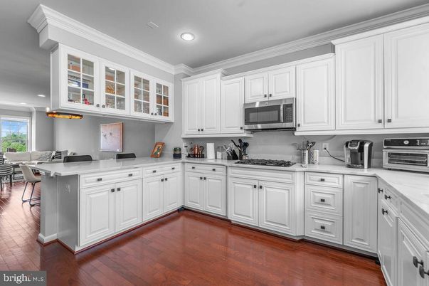 Dining room, Interior, Kitchen, Recessed Lighting, Wood Texture Flooring