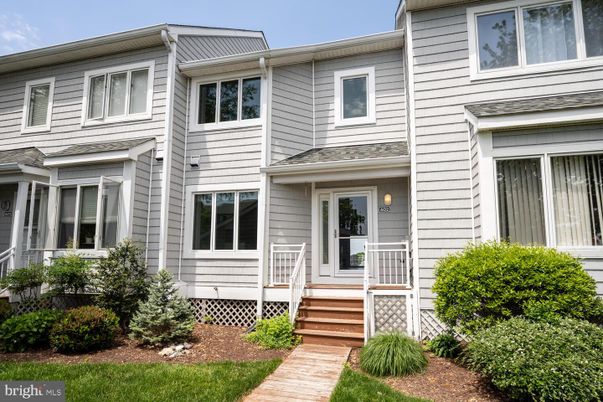 Exterior, Facade, Rowhouse