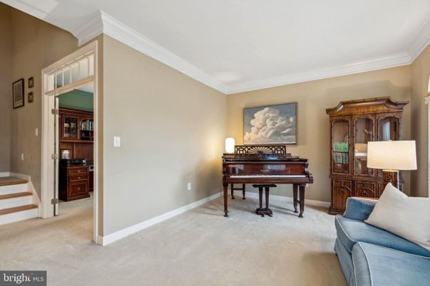 Interior, Piano