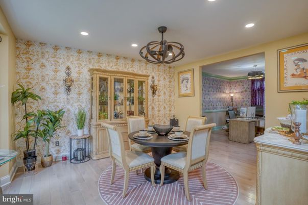 Chandelier, Dining room, Interior, Recessed Lighting, Wood Texture Flooring