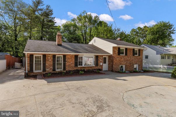 Exterior, Facade, Brick Facade, Cape Cod