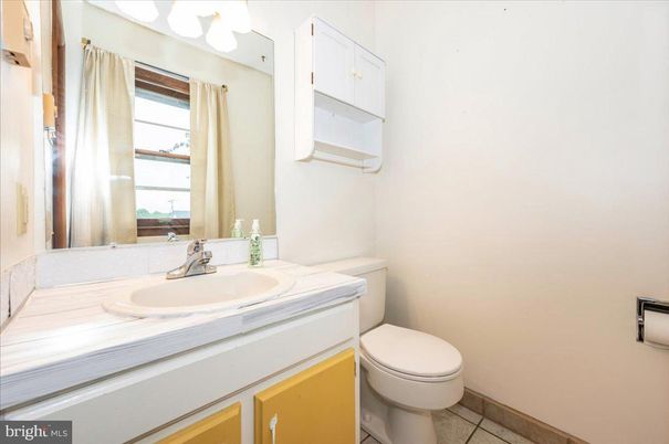 Bathroom, Interior, Tile Countertops