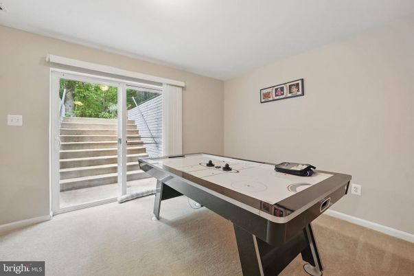 Game Room, Interior