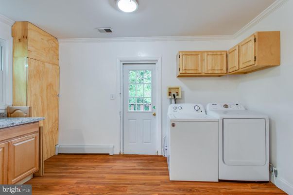Interior, Washer, Wood Texture Flooring
