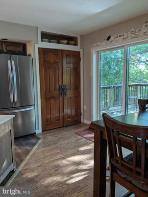 Dining room, Interior, Kitchen, Stainless Steel Appliances, Wood Texture Flooring