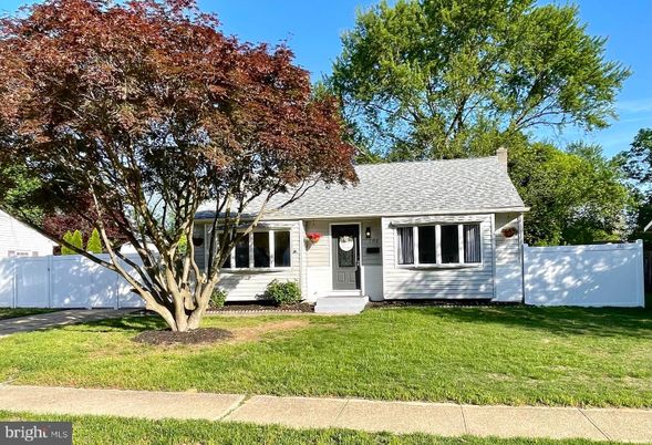 Exterior, Facade, Cape Cod