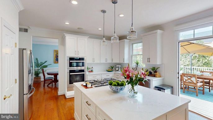 Dining room, Interior, Kitchen, Pendant Lights, Recessed Lighting, Stainless Steel Appliances, Wood Texture Flooring