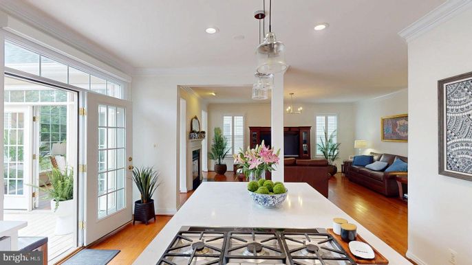 Dining room, Interior, Living room, Pendant Lights, Recessed Lighting, Wood Texture Flooring