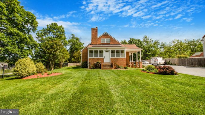 Backyard, Exterior, Facade, Brick Facade, Cape Cod