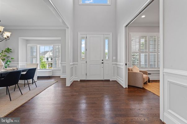 Chandelier, Dining room, Interior, Recessed Lighting, Wood Texture Flooring