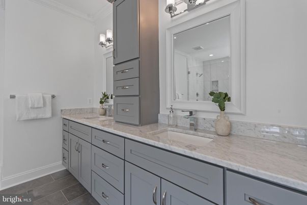 Bathroom, Dual Sink Vanities, Interior