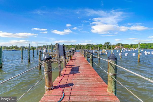Exterior, Lake