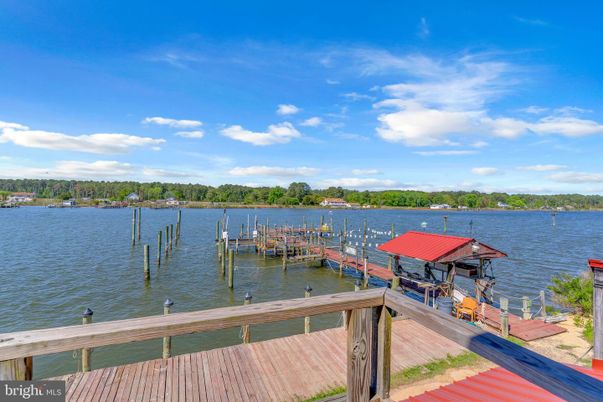 Exterior, Lake