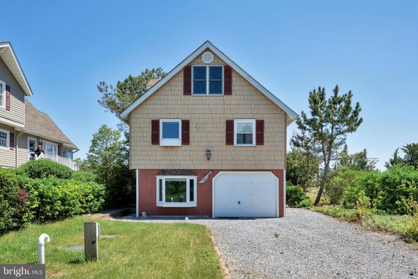 Attached, Exterior, Facade, Brick Facade, Split Level