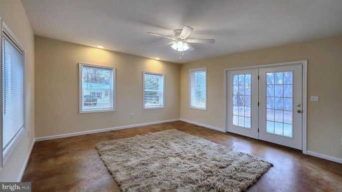Empty room, Interior, Recessed Lighting