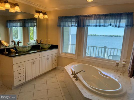 Bathroom, Interior, Recessed Lighting, Water