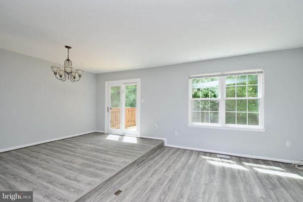 Chandelier, Empty room, Interior, Wood Texture Flooring