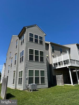 Backyard, Exterior, Facade, Rowhouse