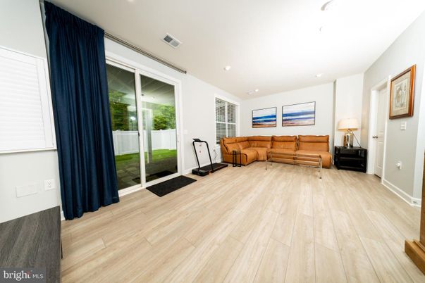 Fitness Equipment, Interior, Living room, Recessed Lighting, Wood Texture Flooring