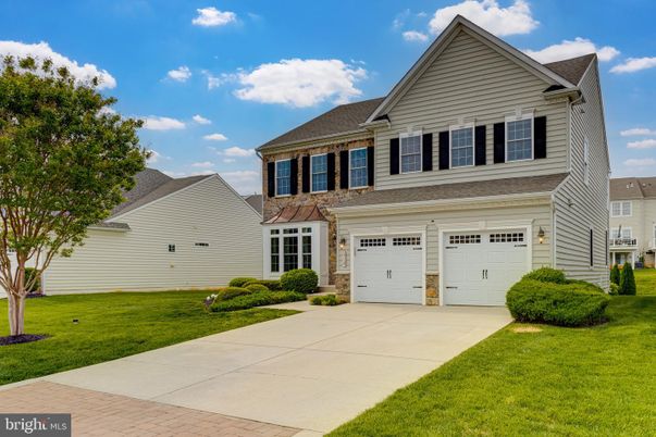 Attached, Exterior, Facade, Farmhouse