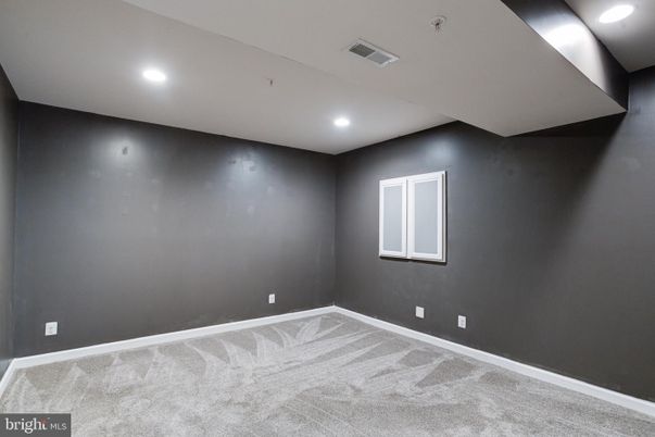 Empty room, Interior, Recessed Lighting