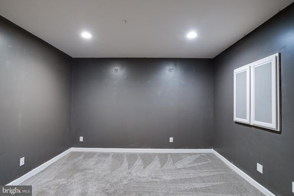 Empty room, Interior, Recessed Lighting