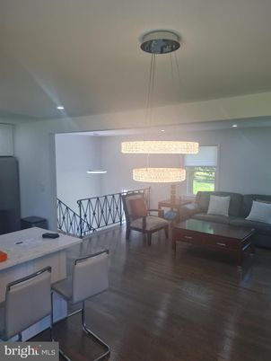 Dining room, Interior, Living room, Pendant Lights, Recessed Lighting, Wood Texture Flooring