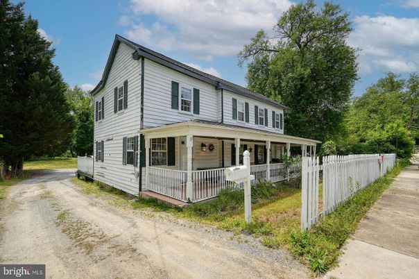 Exterior, Facade, Farmhouse
