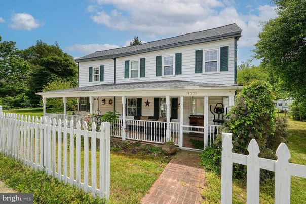 Exterior, Facade, American Foursquare