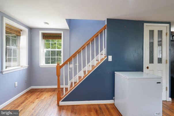 Interior, Washer, Wood Texture Flooring