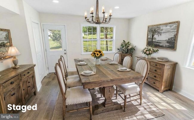 Chandelier, Dining room, Interior, Recessed Lighting, Wood Texture Flooring