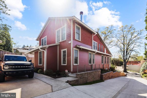 Exterior, Facade, Queen Anne Victorian