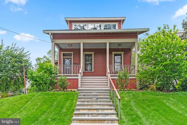 Exterior, Facade, American Foursquare