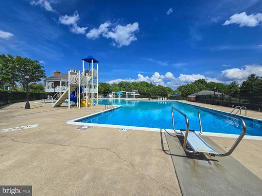 Exterior, Playground, Pool